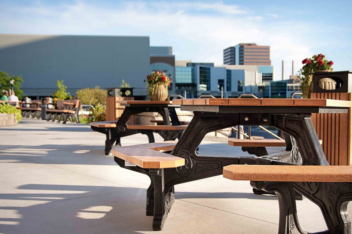 Plaza Table Lansing Market